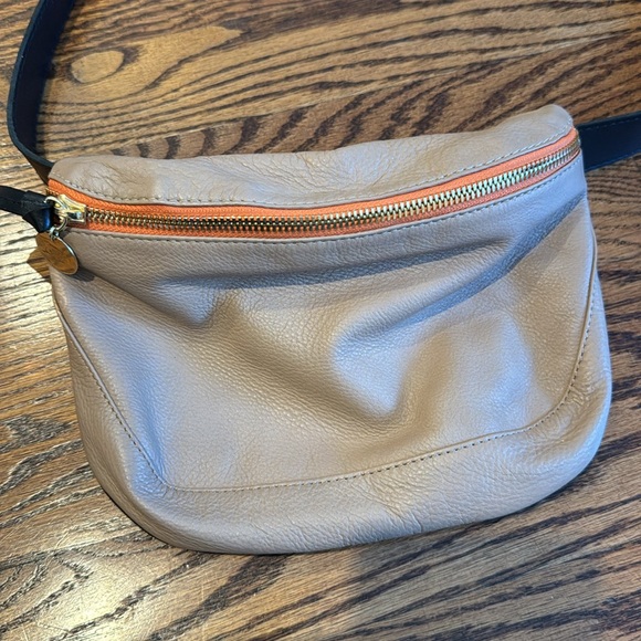Clare v Fanny pack - Picture 3 of 6